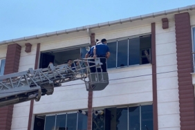 4 aylık oğlunu 3'üncü kattan atmaya kalkan baba hastaneye se