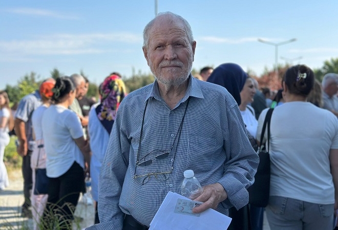 81 yaşındaki aday, 8’inci kez YKS’ye girdi; sınav yerine