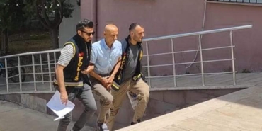 Eşini bıçakla ağır yaraladı