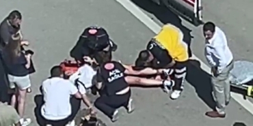 Otomobil ile motosiklet çarpıştı; kaza kamerada