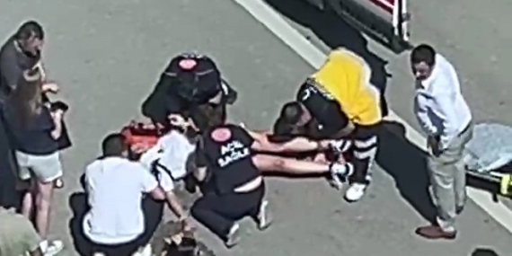 Otomobil ile motosiklet çarpıştı; kaza kamerada