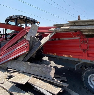 TIR-TRAKTOR-CARPISTI-2-YARALI_763871_225444