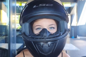 Yön levhası direğine çarpan motosikletin sürücüsü 14 ya.