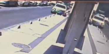 4.25 promil alkollü doktorun kullandığı kamyonet, kaldırım