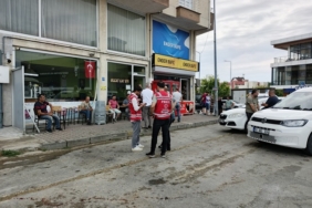 Boşanma aşamasındaki eşini boğazından bıçaklayarak ağı