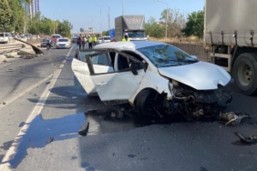 Çorlu'da bariyere çarpan otomobilde 3 kişi yaralandı