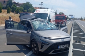 Edirne’de 2 otomobilin çarpıştığı kaza kamerada; 6 yaral