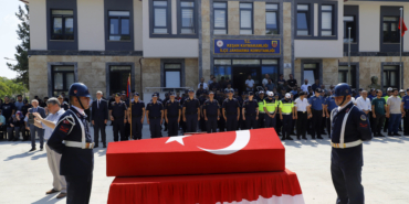 Edirne'de 3 aracın karıştığı kaza: Jandarma trafik tim kom
