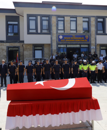 Edirne'de 3 aracın karıştığı kaza: Jandarma trafik tim kom