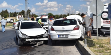 Lüleburgaz'da iki otomobil çarpıştı: 3 yaralı