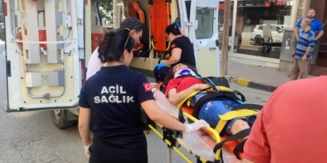 Motosiklet yayaya çarptı: 2 yaralı