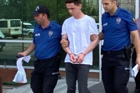 POLISIN-UZERINE-OTOMOBILIN-SUREN-SURUCU-_795312_235324