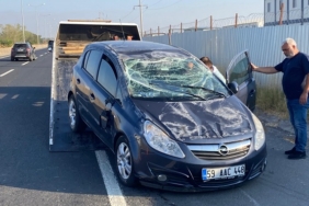 Takla atan otomobilden, emniyet kemeri sayesinde yara almadan ç