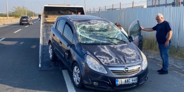 Takla atan otomobilden, emniyet kemeri sayesinde yara almadan ç