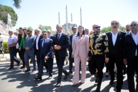 Tarihi Kırkpınar Yağlı Güreşleri'nde, geleneksel 'ağa kar