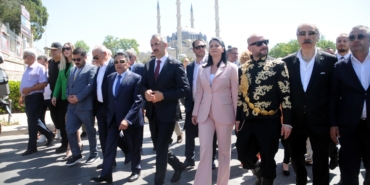 Tarihi Kırkpınar Yağlı Güreşleri'nde, geleneksel 'ağa kar