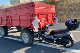 Traktörün römorkuna çarpan motosikletin sürücüsü yaralan