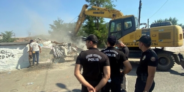 Uyuşturucu satıldığı belirlenen 7 metruk bina yıkıldı