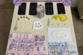 Üzerlerinde uyuşturucu ele geçirilen 3 şüpheli gözaltınd