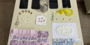 Üzerlerinde uyuşturucu ele geçirilen 3 şüpheli gözaltınd