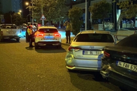 Alkollü sürücünün kullandığı hafif ticari araç, park ha