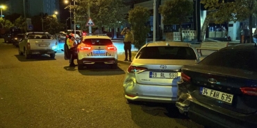 Alkollü sürücünün kullandığı hafif ticari araç, park ha
