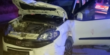 Edirne’de 2 hafif ticari araç çarpıştı: 1’i ağır 2 ya