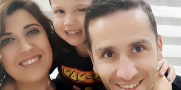 Eşini ve oğlunu boğup, bıçakla intihara kalkıştı