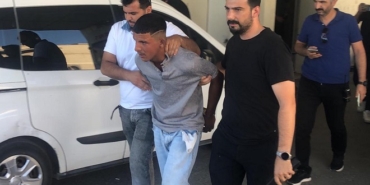 Kurusıkı tabancayla büfe soygunu kamerada