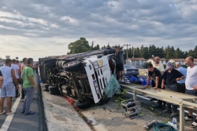 Tekirdağ'da kamyon devrildi; 3 kardeşten 1'i öldü, diğerler