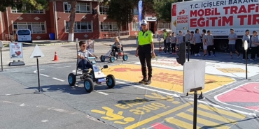 Edirne’de Mobil Eğitim TIR’ında ilkokul öğrencilerine e.