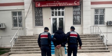 12 yıl hapis cezasıyla aranan firari hükümlüyü parmak izi