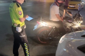 Polisten kaçmak isteyen ehliyetsiz motosiklet sürücüsüne 40