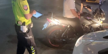 Polisten kaçmak isteyen ehliyetsiz motosiklet sürücüsüne 40
