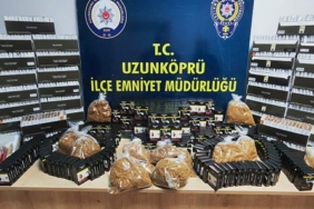 Edirne’de bir iş yerinde çok sayıda kaçak sigara ve makaro