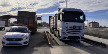 Taşıma sınırını aşan, belgesiz kamyon sürücüsüne 59 b