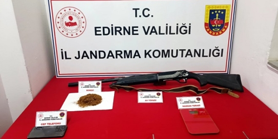 Edirne’de 2 evde yapılan aramada uyuşturucu ve silah ele ge.