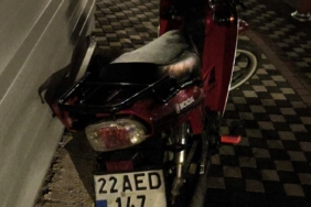 Otomobille çarpışan motosikletin sürücüsü yaralandı