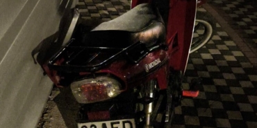 Otomobille çarpışan motosikletin sürücüsü yaralandı