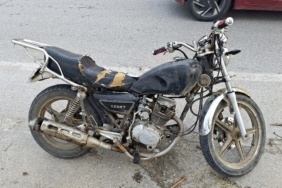 Sahte plakalı motosikletin ehliyetsiz sürücüsüne 110 bin li