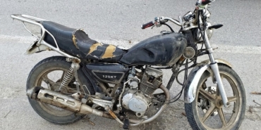 Sahte plakalı motosikletin ehliyetsiz sürücüsüne 110 bin li