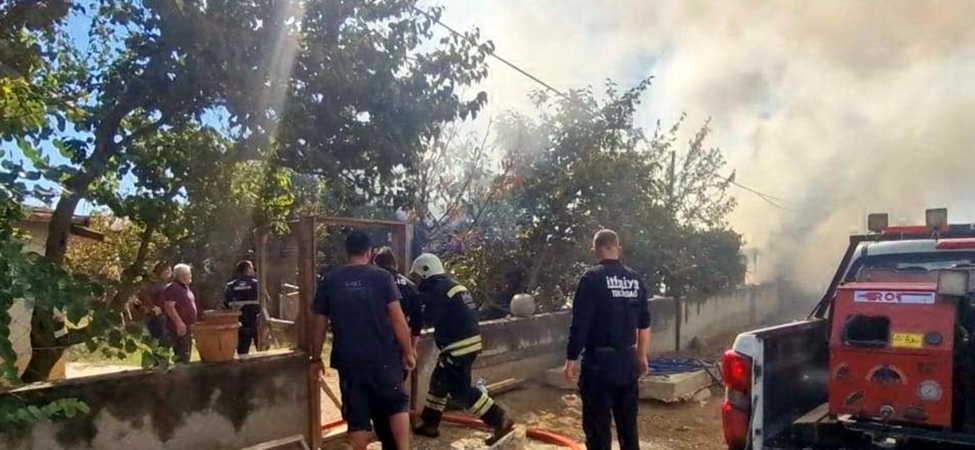 Evin bahçesinde çıkan yangın büyümeden söndürüldü